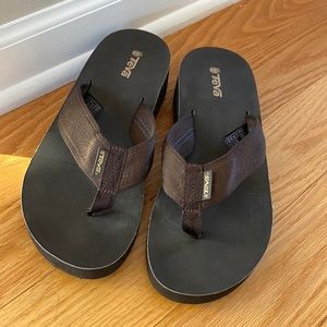 Teva brown flip flops size 8